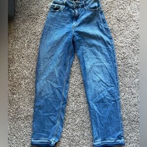 Hollister women’s high-rise dad jeans